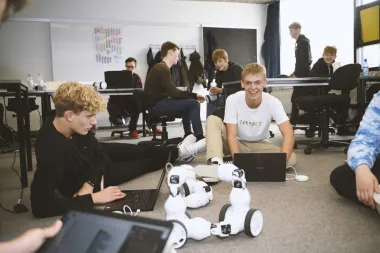 Forsidebillede for projektet Robotteknologi – Den røde robottråd